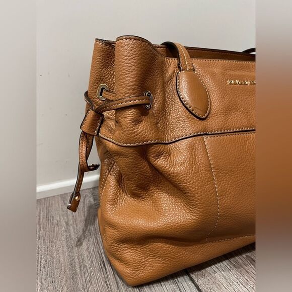 Michael Kors Large East West MAE Tote in Acorn - Picture 5 of 12